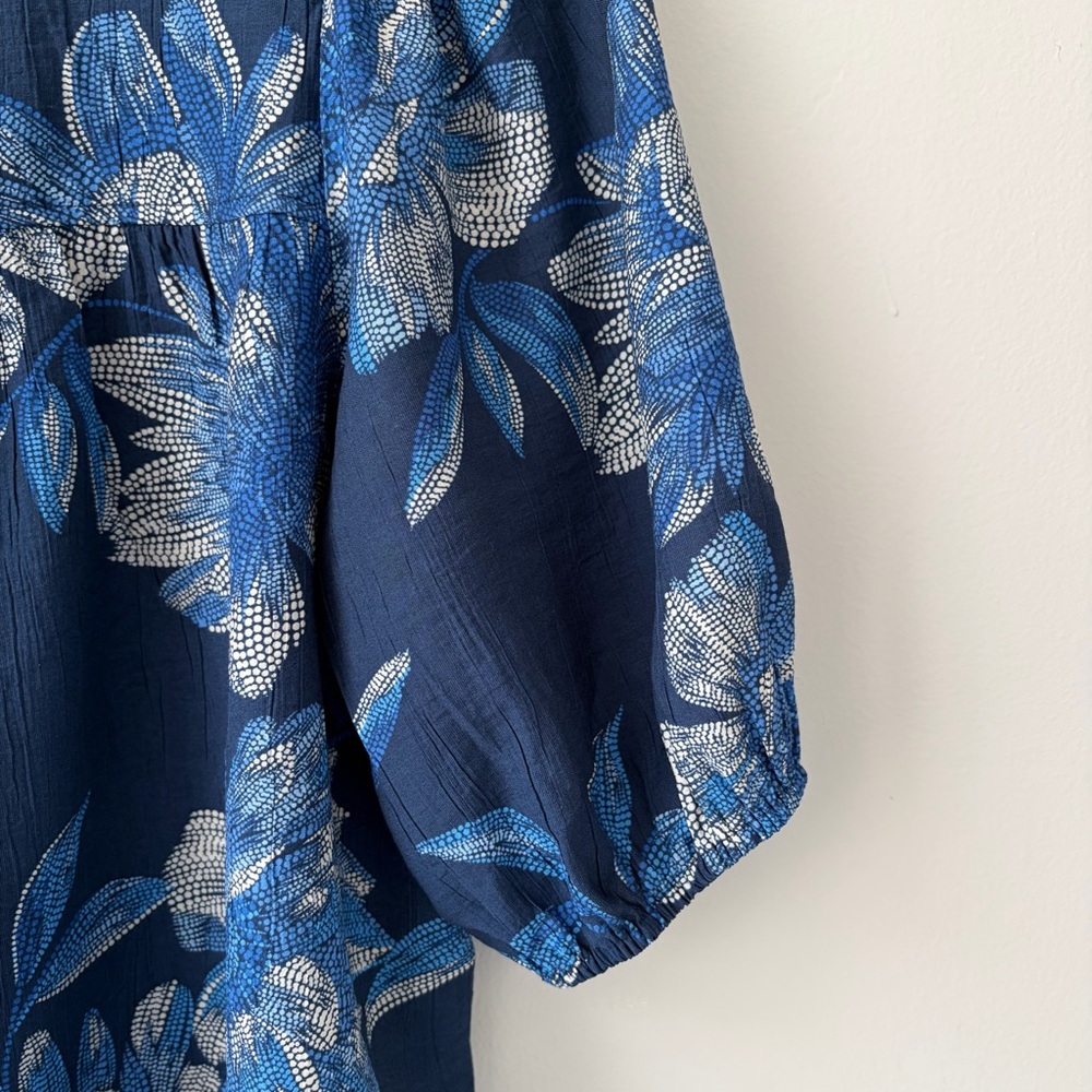 Counterparts Size S Navy Blue Floral Pull Over Blouse  Rayon Blend Casual Career - Picture 6 of 9
